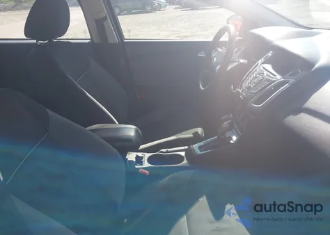 2014 Ford Focus Se z USA, uszkodzony, nr VIN 1FADP3F28EL239024